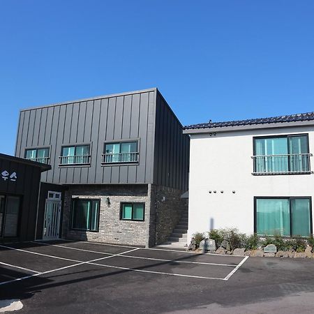 Blue Island Guesthouse Seogwipo Bagian luar foto