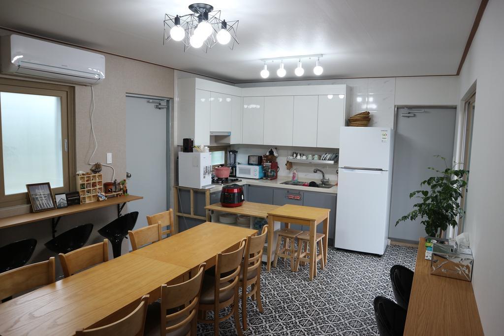 Blue Island Guesthouse Seogwipo Bagian luar foto