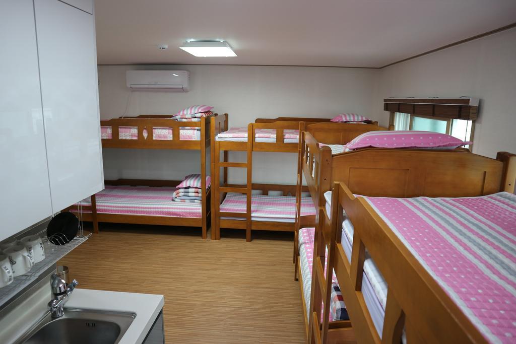 Blue Island Guesthouse Seogwipo Bagian luar foto
