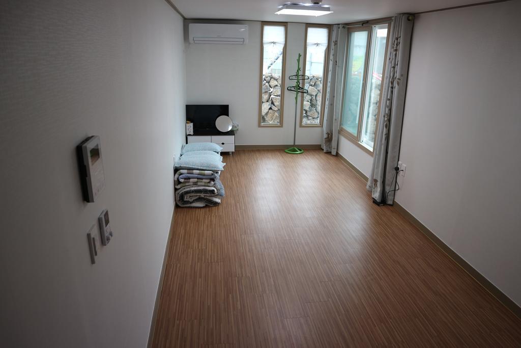 Blue Island Guesthouse Seogwipo Bagian luar foto