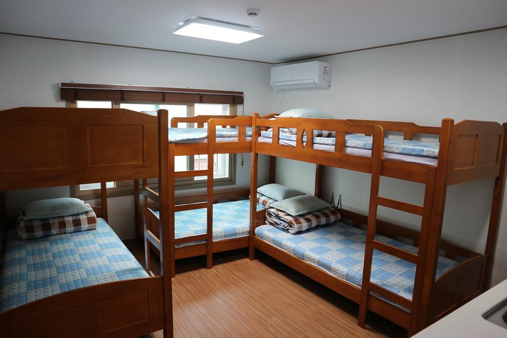 Blue Island Guesthouse Seogwipo Bagian luar foto