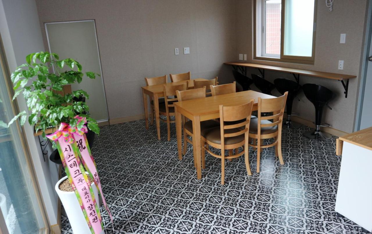 Blue Island Guesthouse Seogwipo Bagian luar foto
