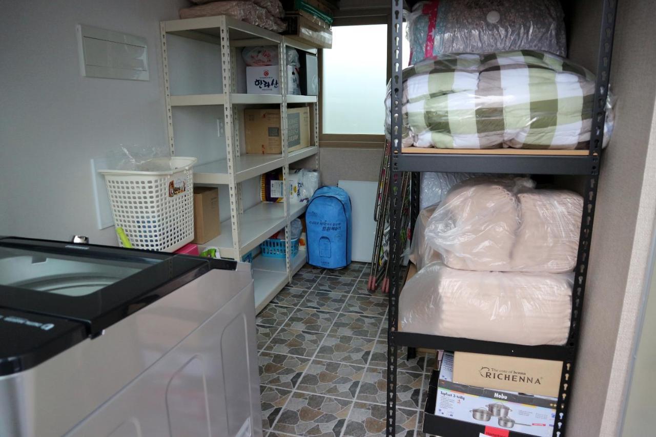 Blue Island Guesthouse Seogwipo Bagian luar foto