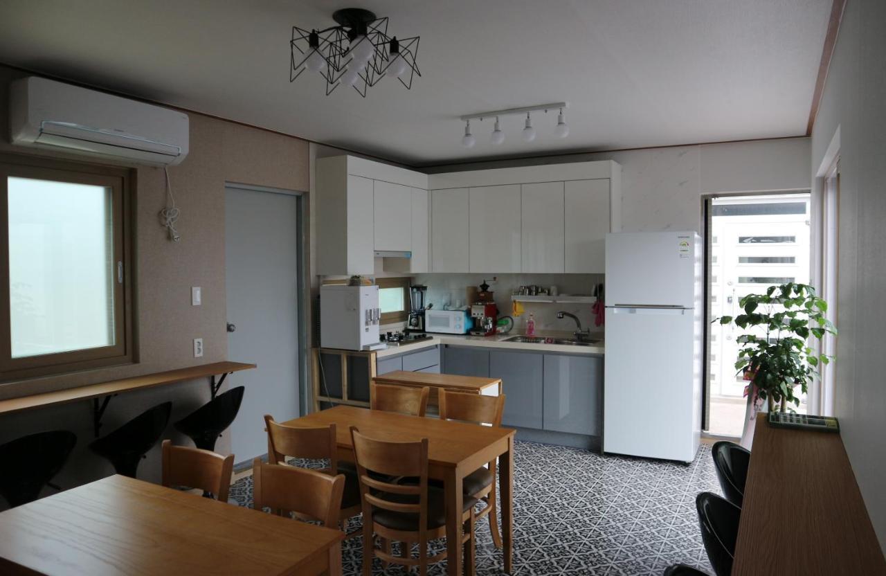 Blue Island Guesthouse Seogwipo Bagian luar foto