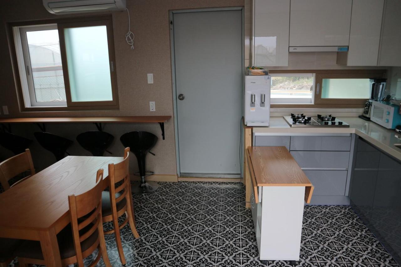 Blue Island Guesthouse Seogwipo Bagian luar foto