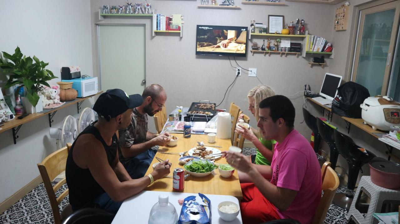 Blue Island Guesthouse Seogwipo Bagian luar foto