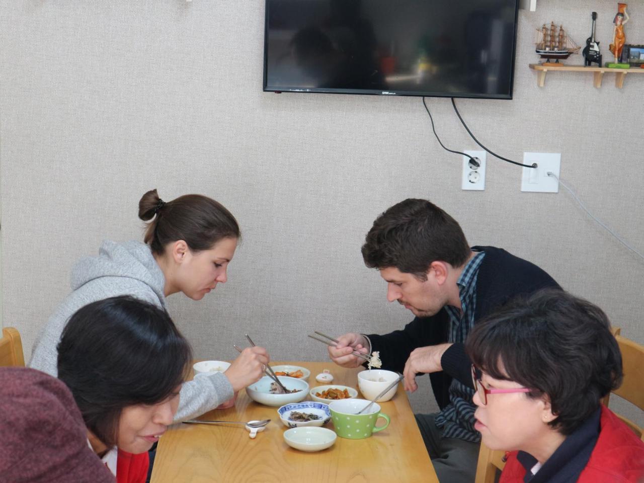 Blue Island Guesthouse Seogwipo Bagian luar foto