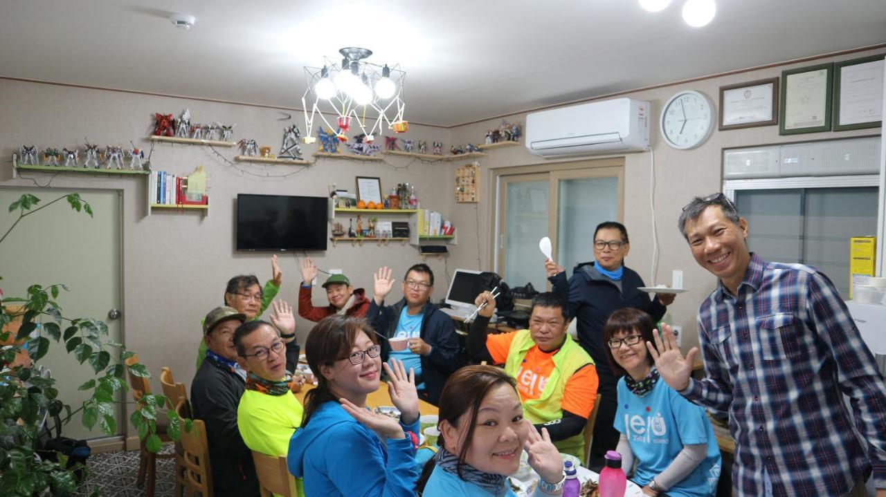 Blue Island Guesthouse Seogwipo Bagian luar foto