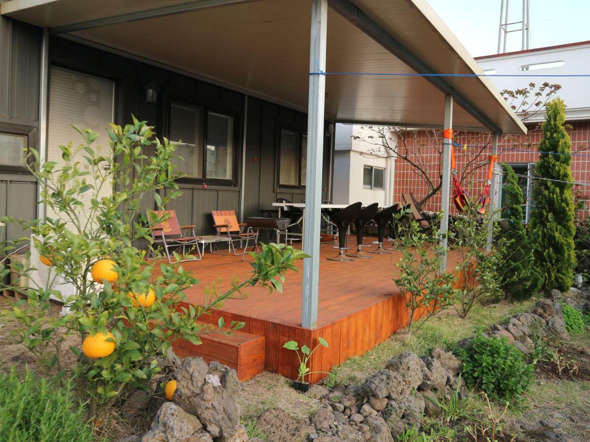 Blue Island Guesthouse Seogwipo Bagian luar foto