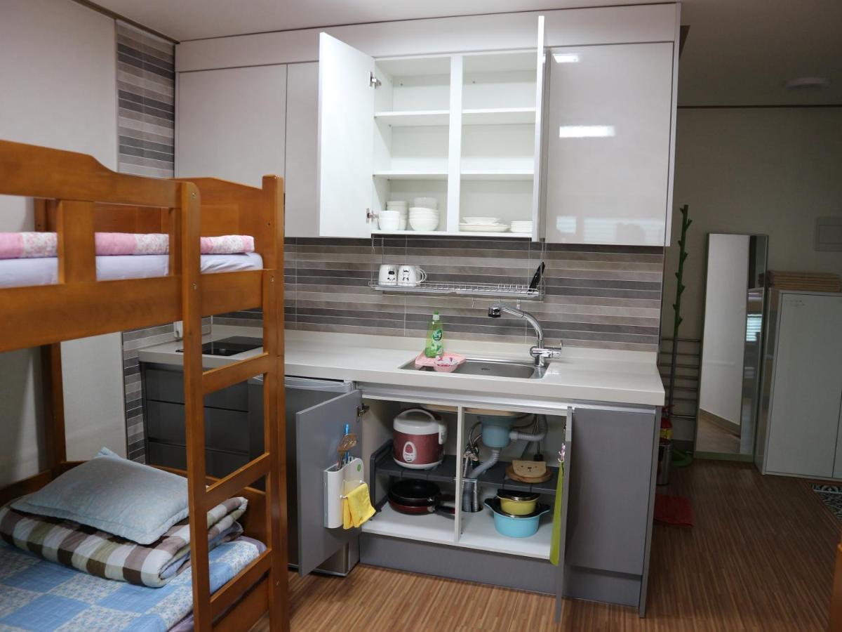 Blue Island Guesthouse Seogwipo Bagian luar foto
