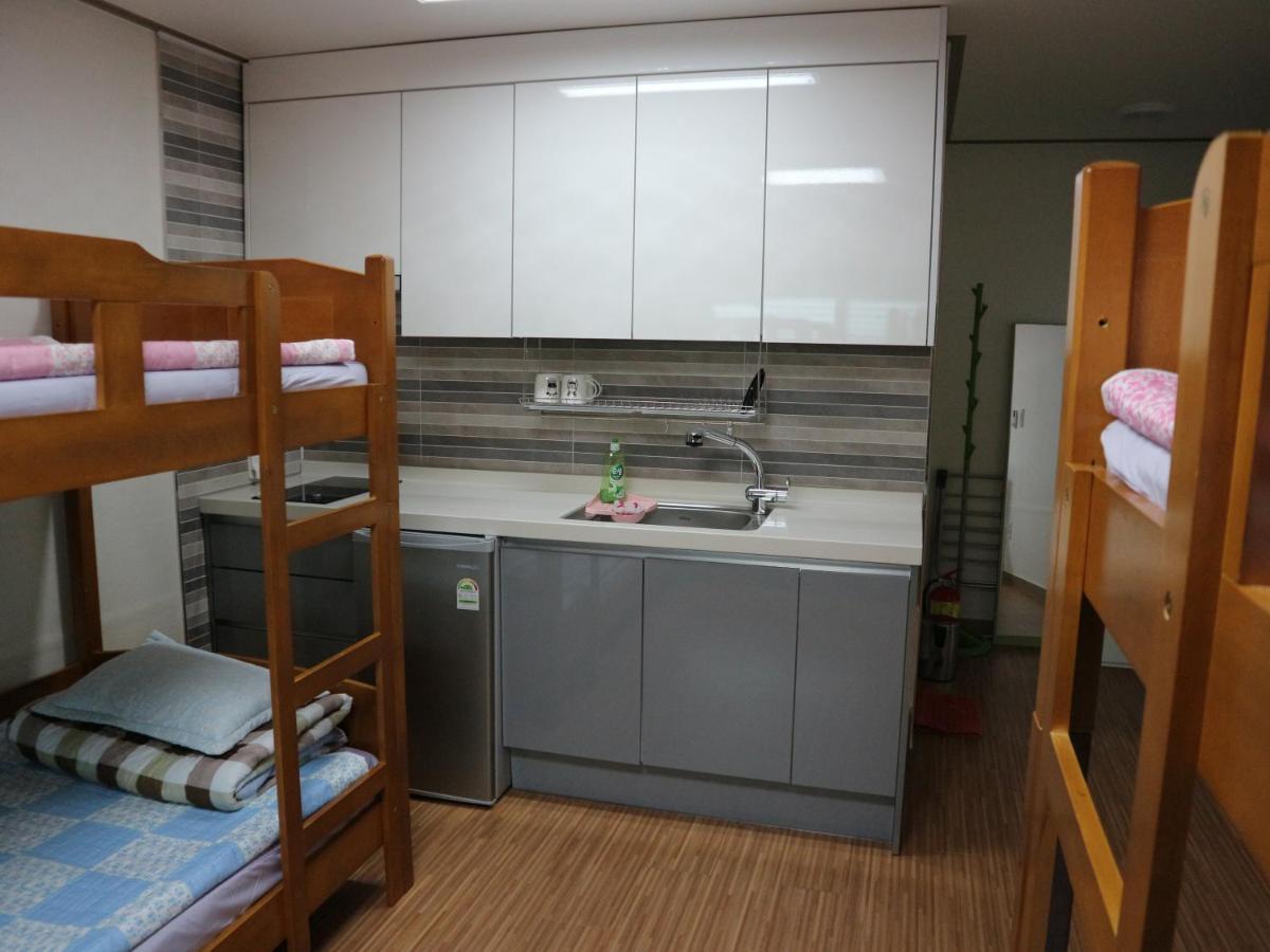 Blue Island Guesthouse Seogwipo Bagian luar foto