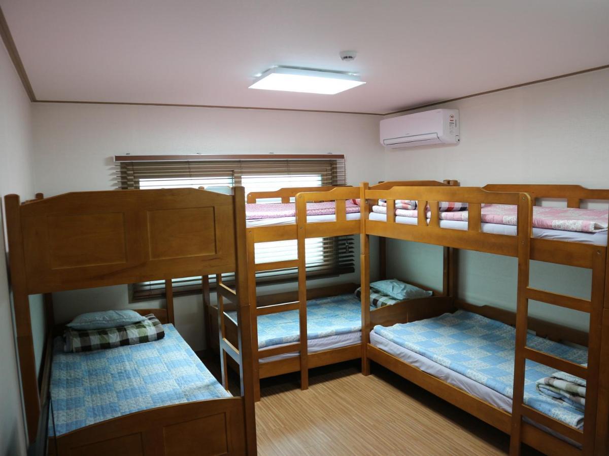 Blue Island Guesthouse Seogwipo Bagian luar foto