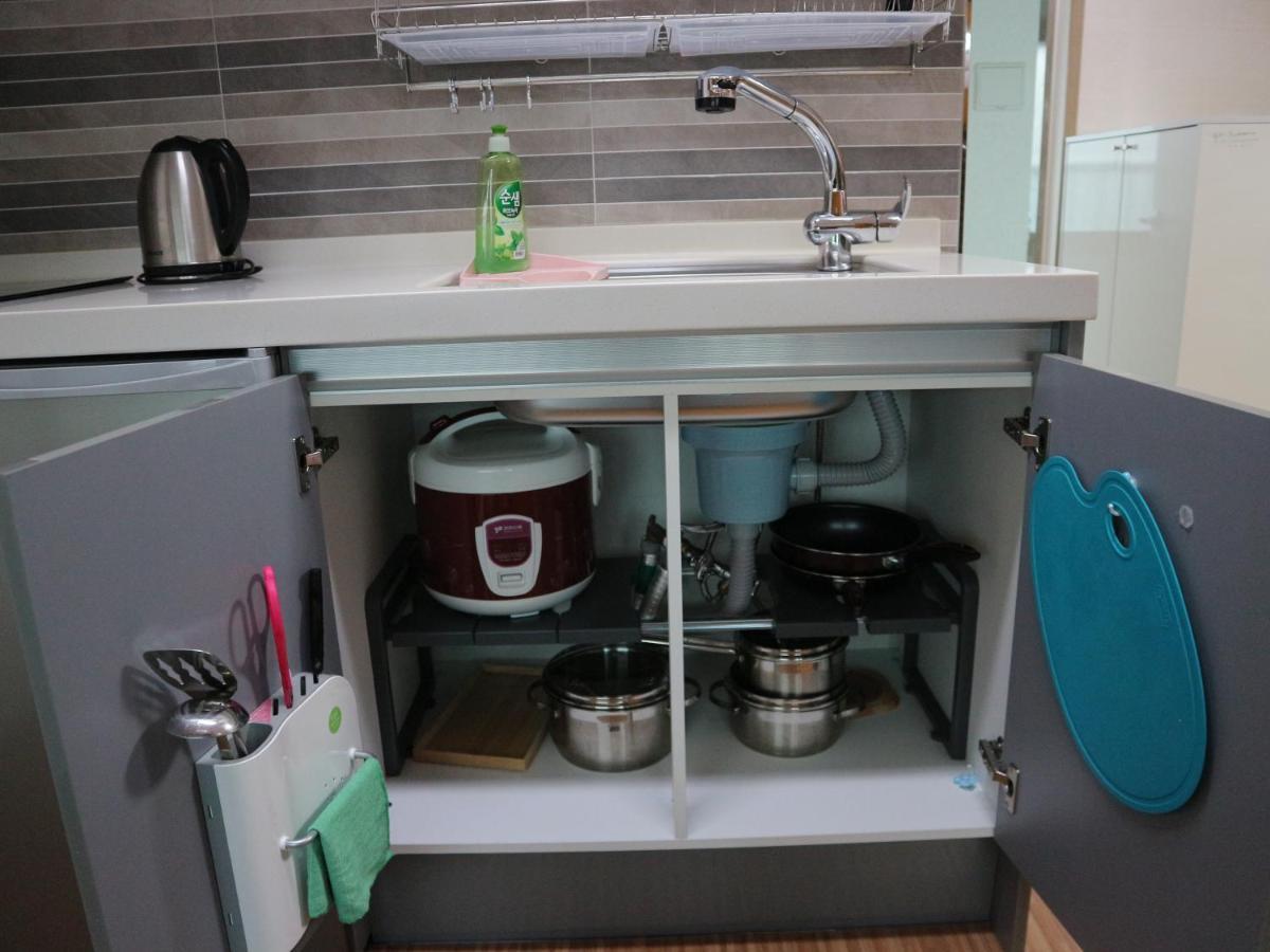Blue Island Guesthouse Seogwipo Bagian luar foto